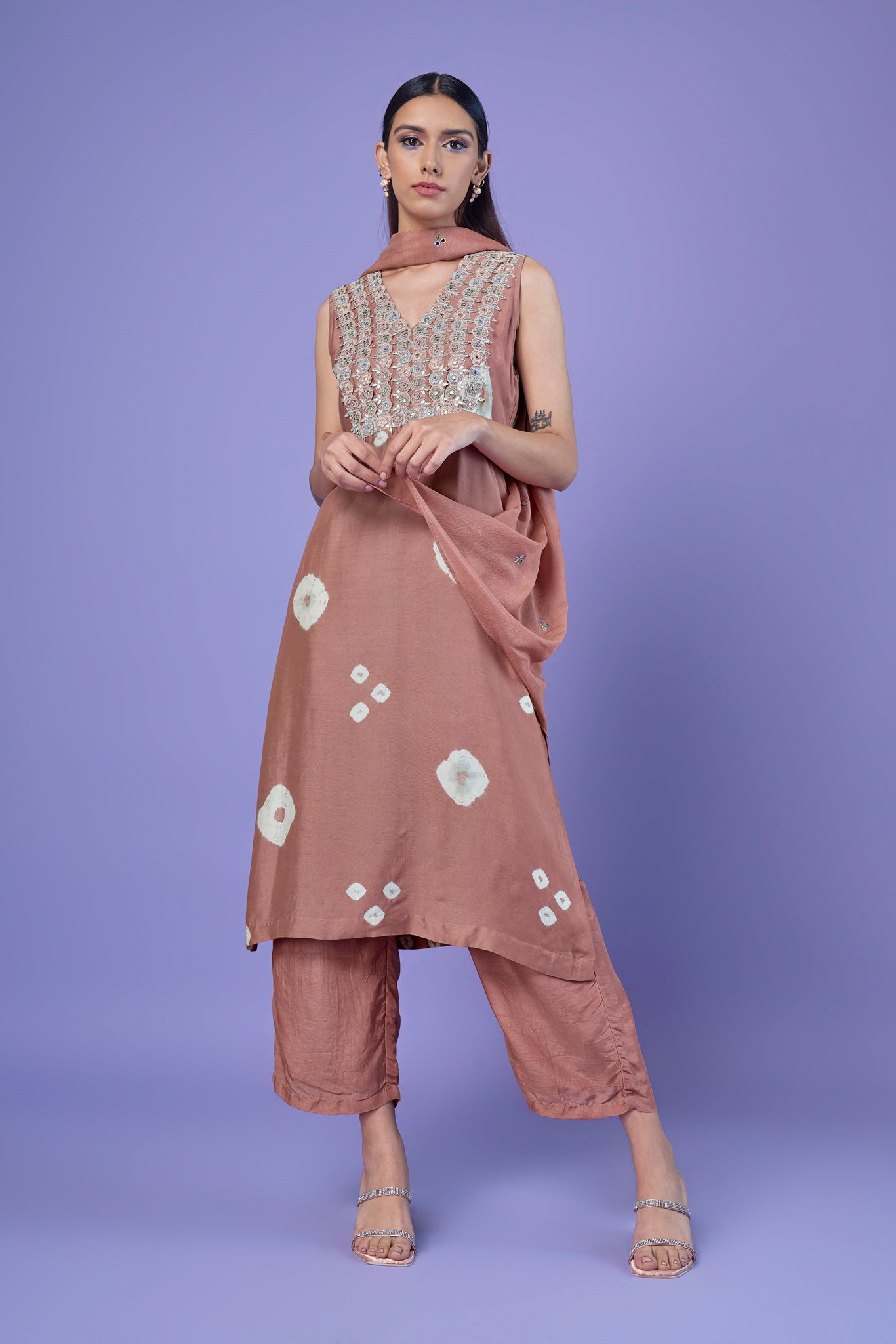 Gehraai Kurta Set