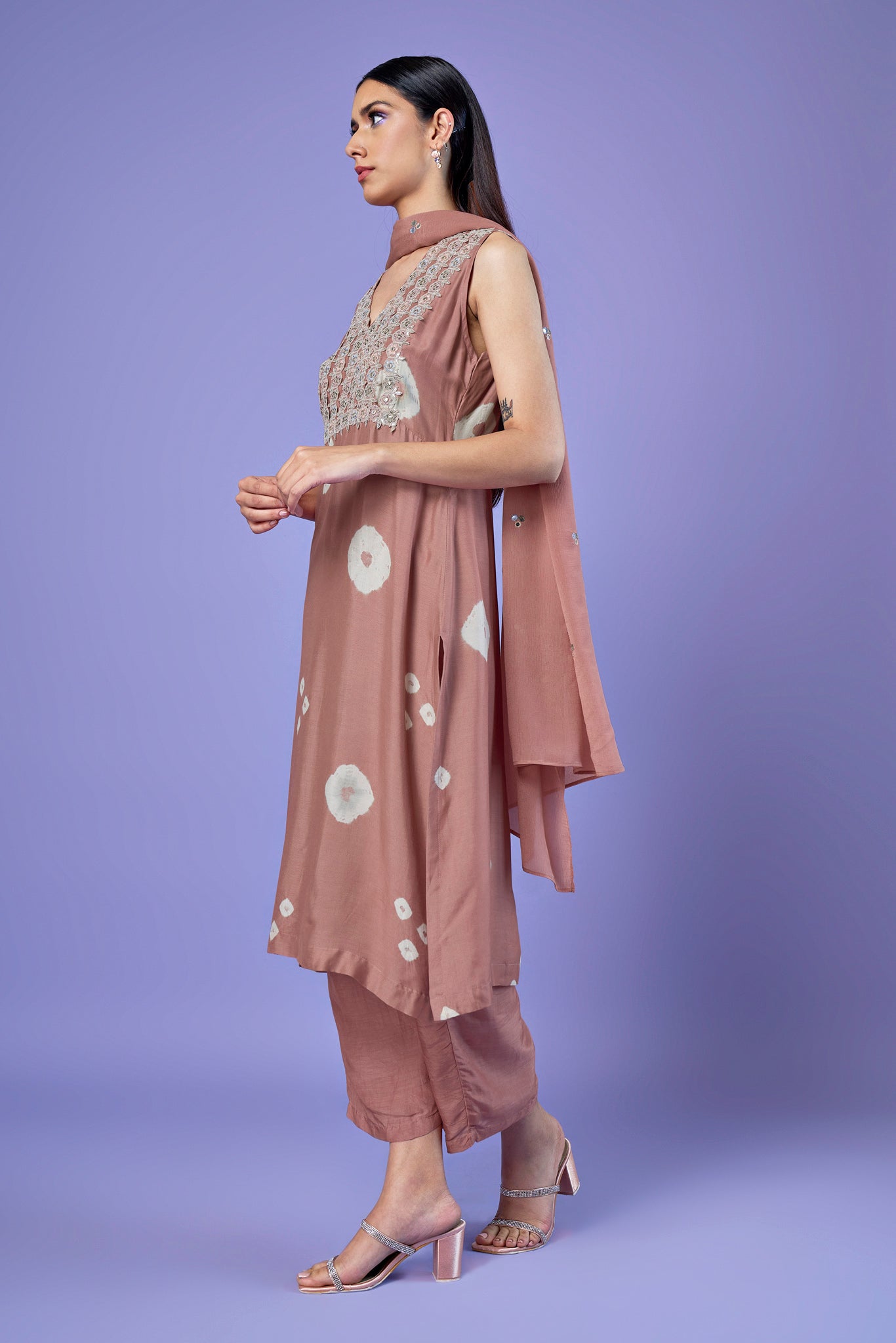 Gehraai Kurta Set