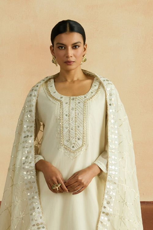 Namya Embroidered Kurta Set (Unstitched)