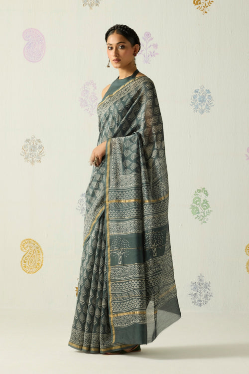 Kaavya Saree