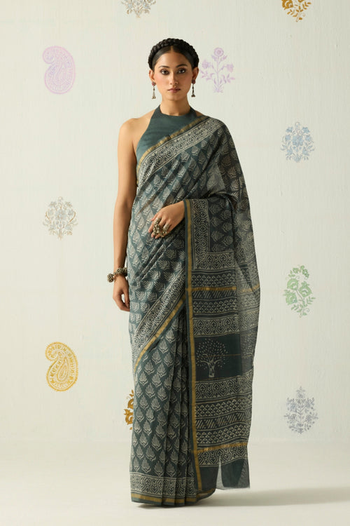 Kaavya Saree