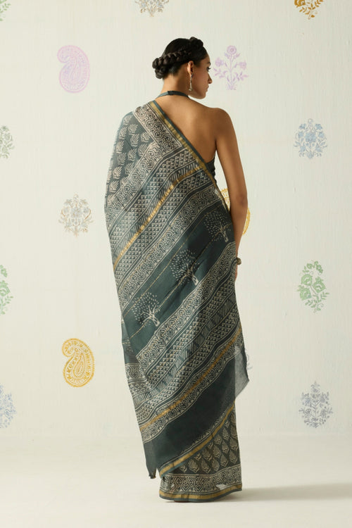 Kaavya Saree