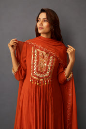 Nazaakat Kurta Set