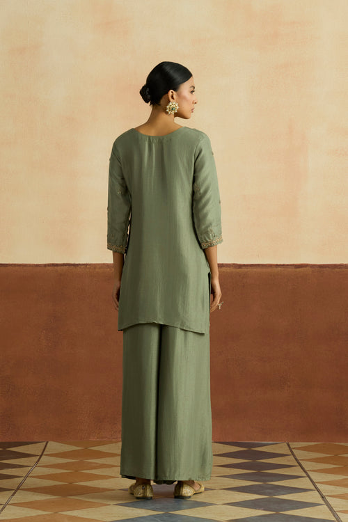 Priya Embroidered Kurta Set