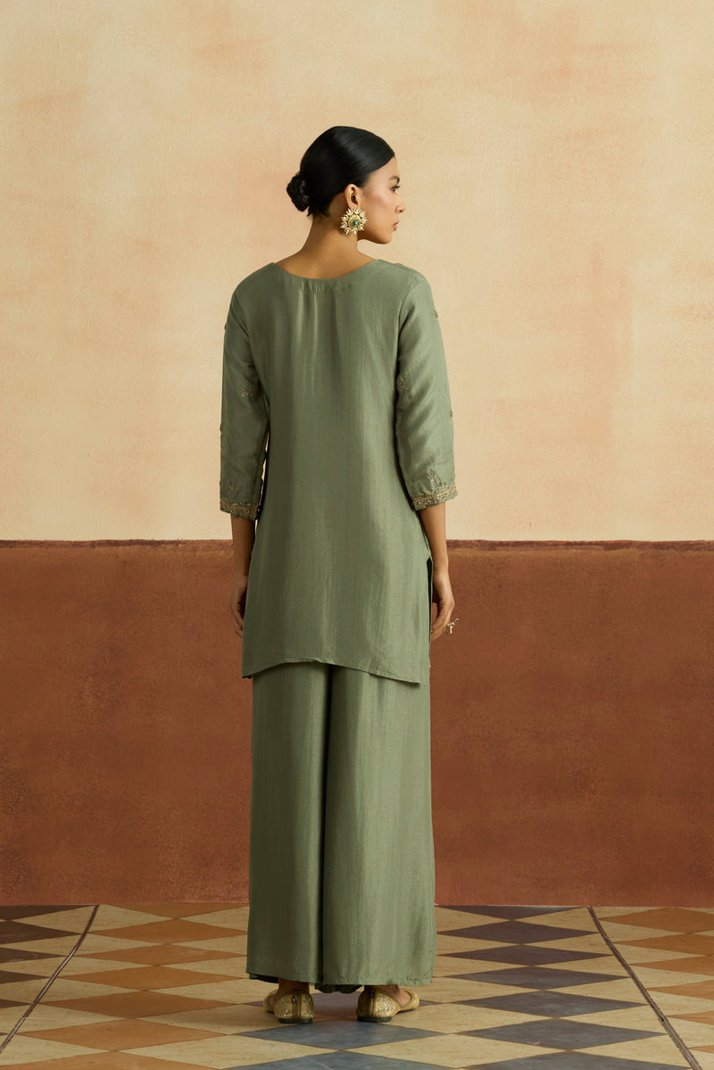 Priya Embroidered Kurta Set