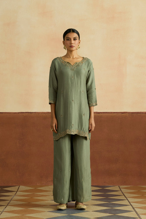 Priya Embroidered Kurta Set