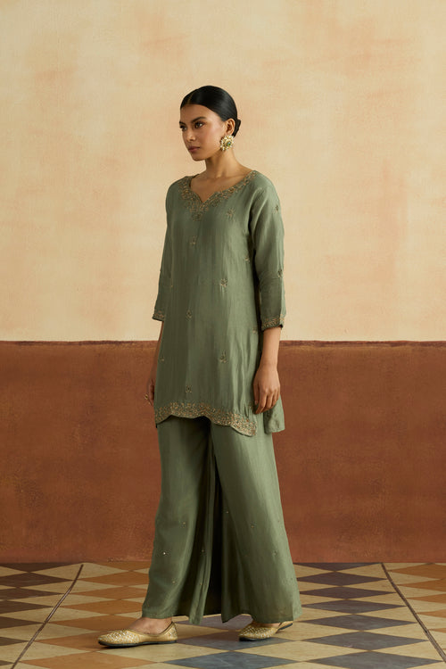 Priya Embroidered Kurta Set