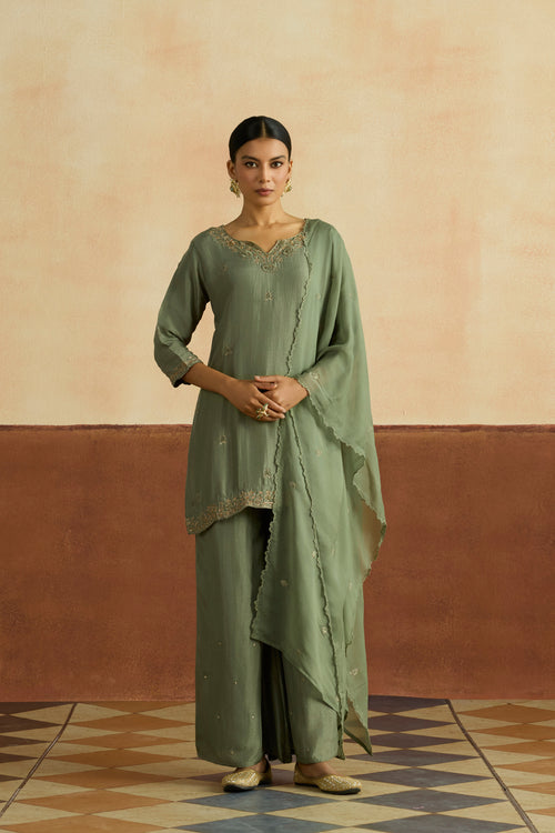 Priya Embroidered Kurta Set