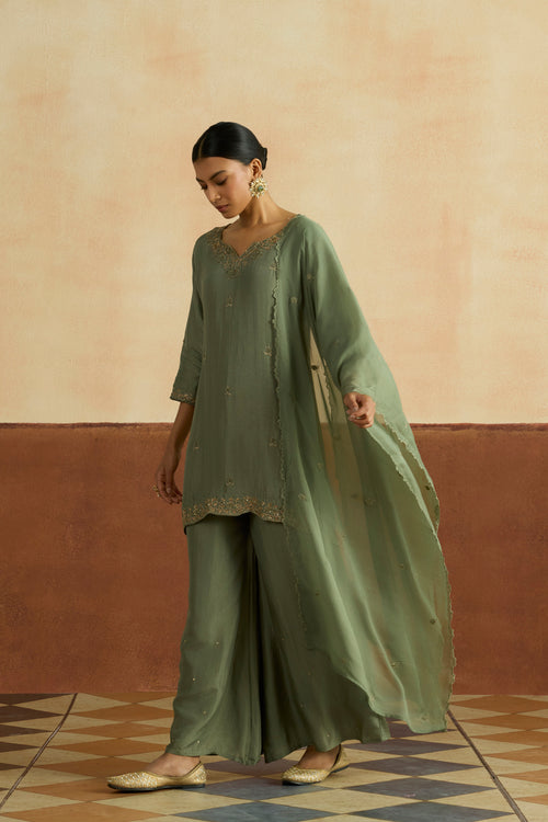 Priya Embroidered Kurta Set