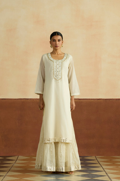 Namya Embroidered Kurta Set (Unstitched)