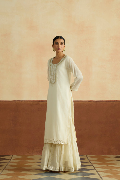 Namya Embroidered Kurta Set (Unstitched)