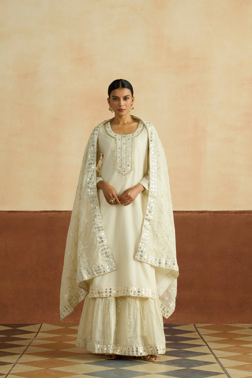 Namya Embroidered Kurta Set (Unstitched)
