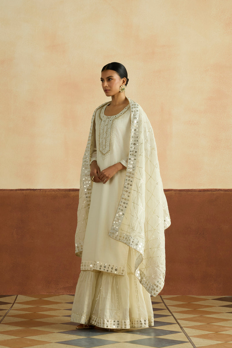 Namya Embroidered Kurta Set (Unstitched)