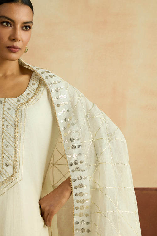 Namya Embroidered Kurta Set (Unstitched)
