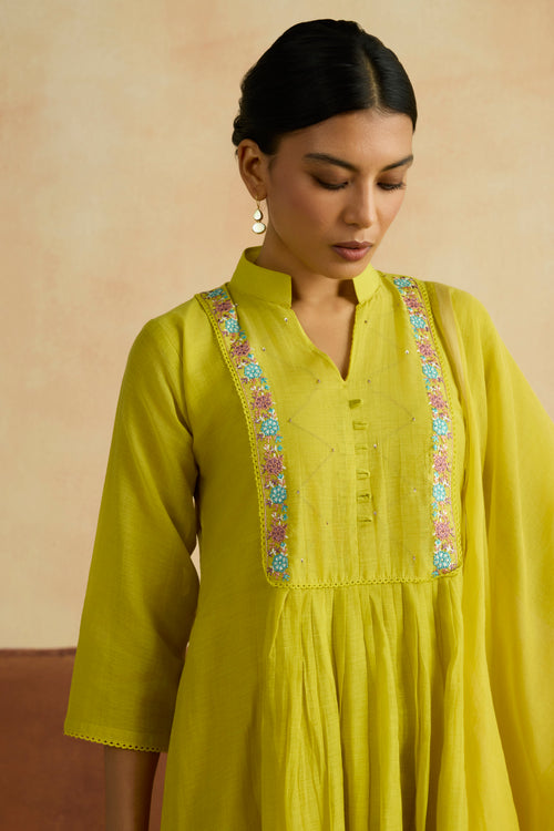 Ruhani Embroidered Kurta Set