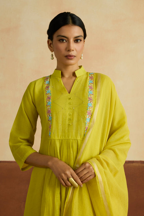 Ruhani Embroidered Kurta Set