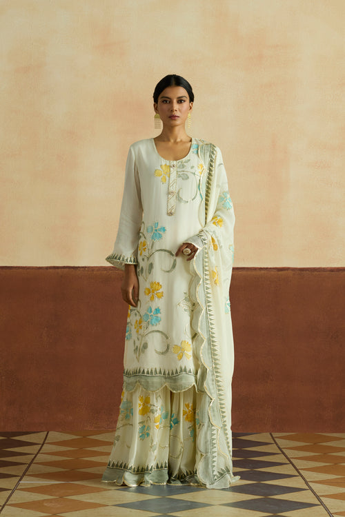 Parul Embroidered Kurta Set (Unstitched)