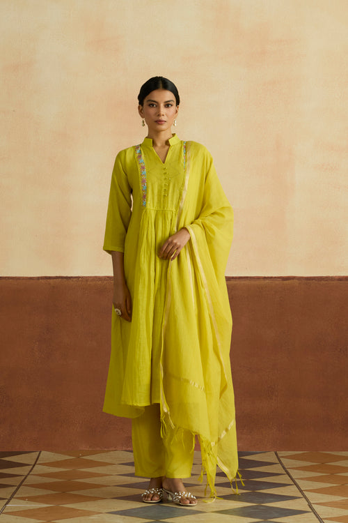 Ruhani Embroidered Kurta Set