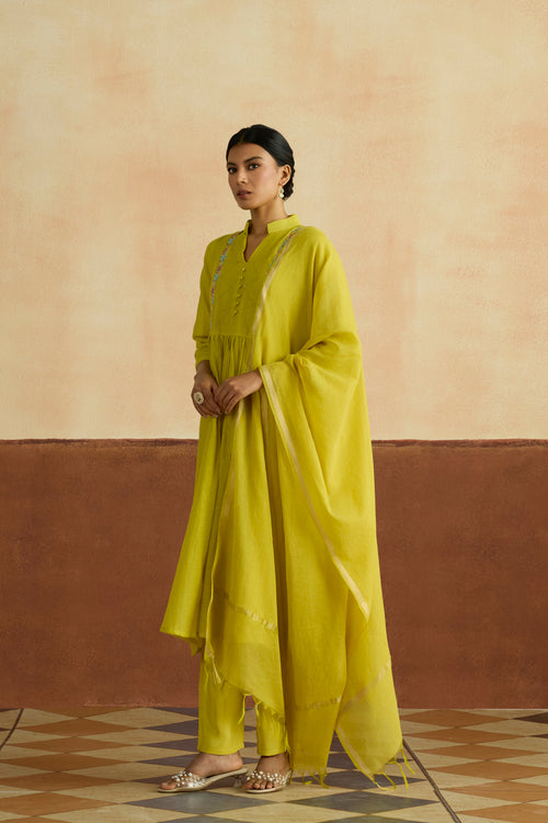 Ruhani Embroidered Kurta Set