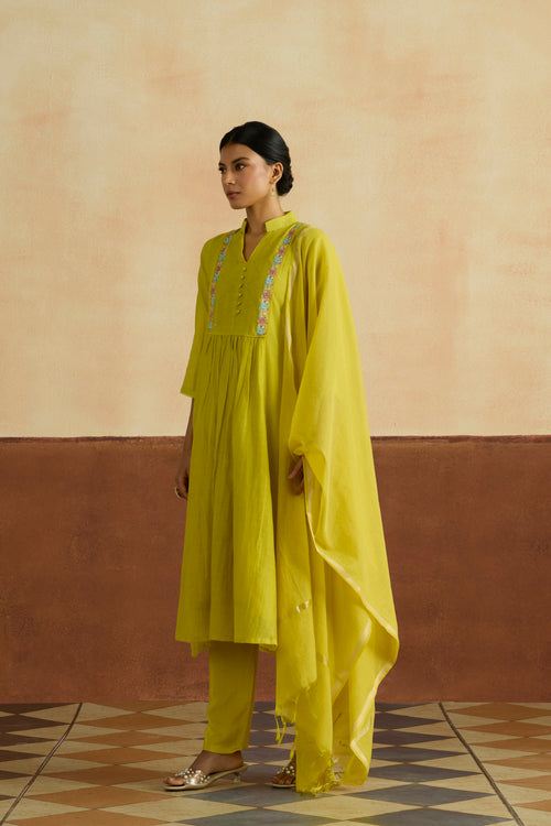 Ruhani Embroidered Kurta Set