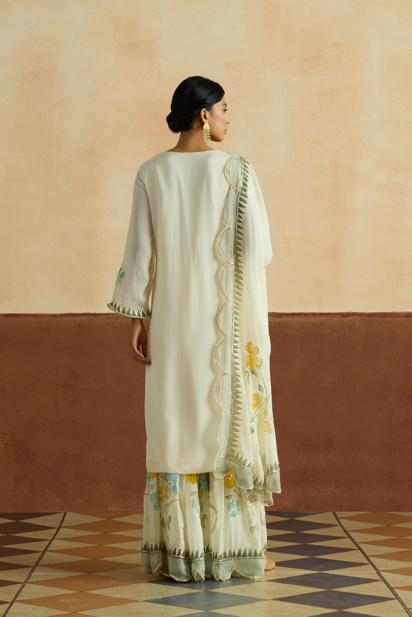 Parul Embroidered Kurta Set (Unstitched)