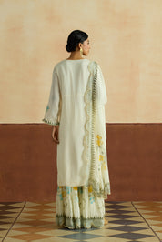 Parul Embroidered Kurta Set (Unstitched)