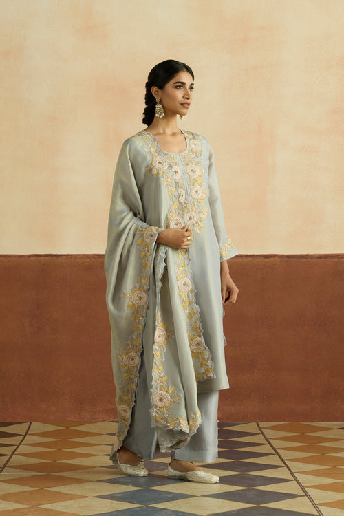 Manika Embroidered Kurta Set (Unstitched)