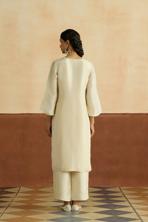 Mahika Embroidered Kurta Set (Unstitched)