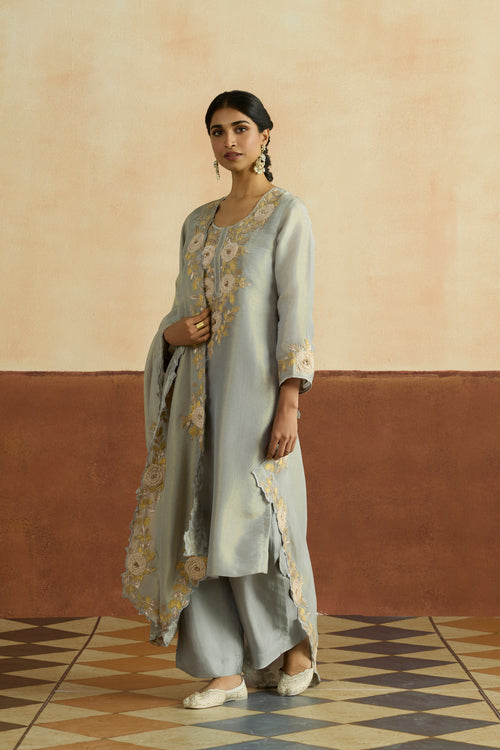 Manika Embroidered Kurta Set (Unstitched)