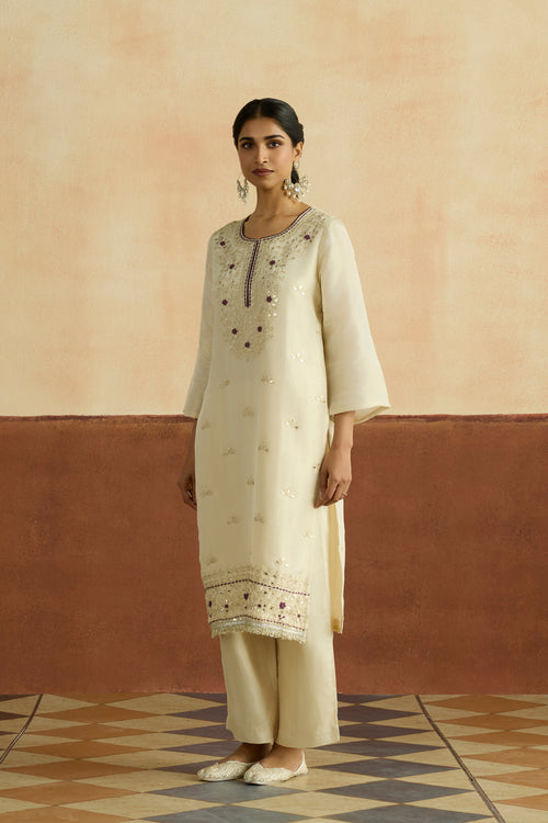 Mahika Embroidered Kurta Set (Unstitched)