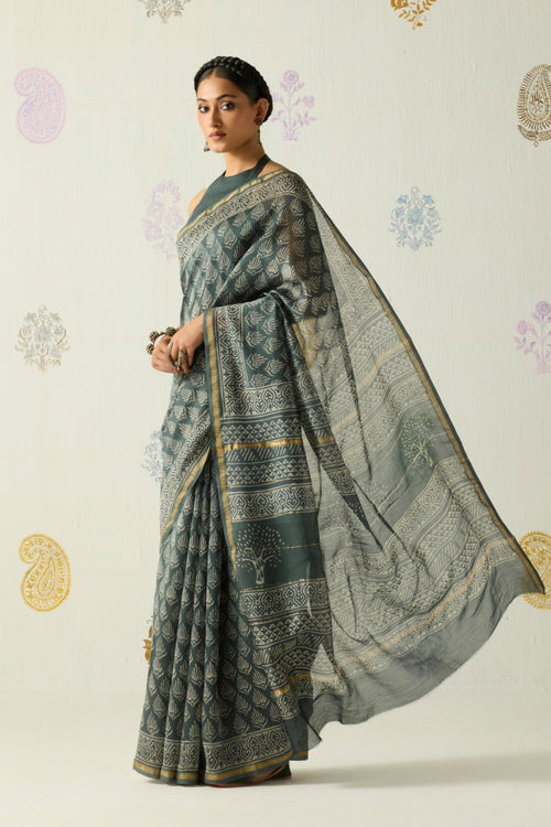 Kaavya Saree