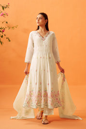 Bahaar Embroidered Kurta Set